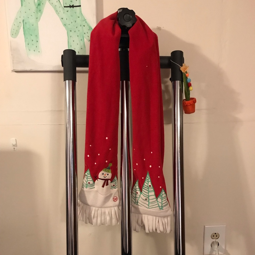 So many scarves!!!